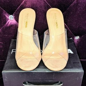 Heeled sandals in NUDE